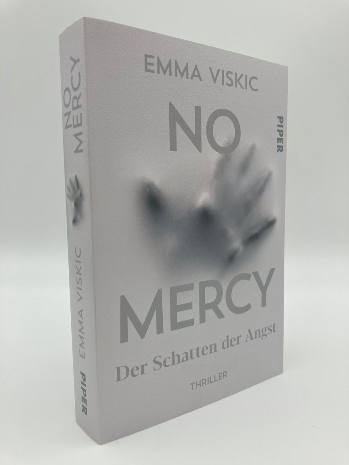 No Mercy – Der Schatten der Angst (Band 4) - Thriller (Mängelexemplar)