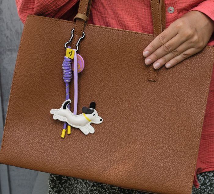 X_Anhänger Dog Charm (Farbe wird zufällig gewählt)